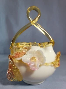 Cesta victoriana de vidrio soplado a mano mango giratorio flores y hojas decoración 7'"" de alto - Imagen 1 de 11