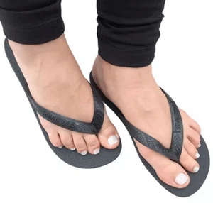 HAVAIANAS WOMEN'S BLACK TOP CORE FLIP FLOPS SANDALS SIZE 7 / 8 NEW WITH TAGS - Picture 1 of 13