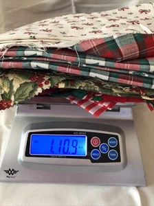 Christmas Theme Cotton Quilt Fabric Scrap Bundle 1 Lb 10 Oz - Picture 1 of 5