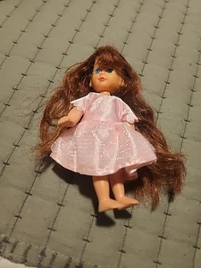 Vintage Kid Kore Little Ones kleine Modepuppe brünett blaue Augen biegsam 4,75 - Bild 1 von 5