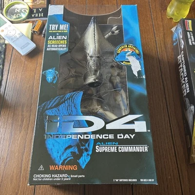 Figura de acción de juguete ID4 1996 Alien Supreme Commander Independence Day Foto 1 de 4