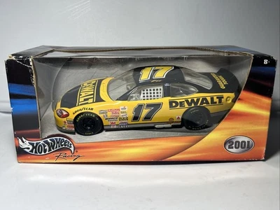 Coche fundido a presión Hot Wheels 1:24. Dewalt #17 2001.  Kenseth mate. Nuevo en caja Foto 1 de 4