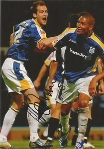 CARDIFF: ROGER JOHNSON SIGNED 7x5 ACTION PHOTO+COA - Bild 1 von 1