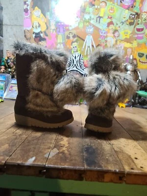 OLD NAVY BEAR HUG FAUX FUR & BROWN FAUX SUEDE BOOT POM POM SIZE 7 Girls Toddler - Image 1 of 4