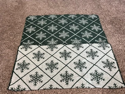 Roca Home Throw Blanket Made in Portugal Cotton Blend Green Snowflake 50”x67” - Image 1 of 4