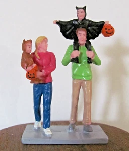 Lemax Spooky Town Figurine - Neighborhood Trick-Or-Treaters #52510 - NEW 2025 - Picture 1 of 6