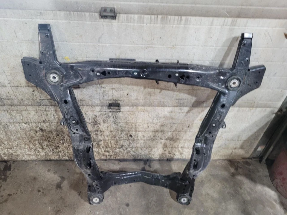 (SOLO RECOGIDA LOCAL) Crossmember/K-Frame delantero se adapta a 24 ACADIA 2048882 Foto 1 de 1