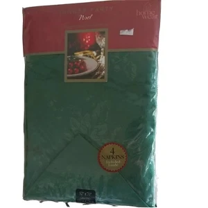Mantel Homewear Holiday Holly, verde 52" x 70" oblongo con servilletas - Imagen 1 de 6