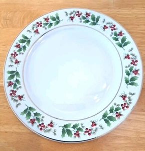 Royal Norfolk 10" Holly Berry w/ Gold Trim Christmas Dinner Plate DISCONTINUED - Picture 1 of 4