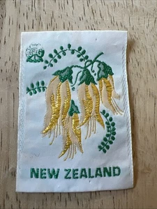 Vintage Neuseeland Kowhai Blume Souvenir Aufnäher - Bild 1 von 9