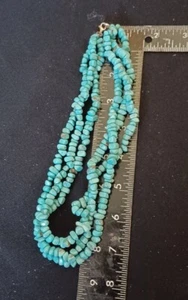 Collana Howlite tinto triplo filo 16 in L'aspetto del turchese - Foto 1 di 8