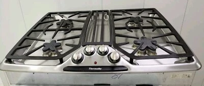 Thermador SGSX304CS Gas Acero Inoxidable 30 Pulgadas Estufa Probada 4 Quemadores  Foto 1 de 4