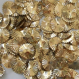 Sequins Gold Copper 17mm Sunburst/Starburst/Wheels Paillettes ~100 pieces Loose - Picture 1 of 1