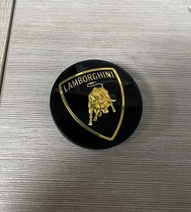 1 COPRIMOZZO LAMBORGHINI NERO LUCIDO CAP CENTRALE ORIGINALE - Picture 1 of 2