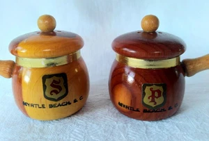 Vintage Two Tone Wood Pots Handles Salt Pepper Shakers Set Myrtle Beach SC Gold - Picture 1 of 11