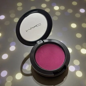 M·A·C Powder Blush Fard à Joues, shade: MAGENTA - 0.21 oz original TALC formula - Picture 1 of 11