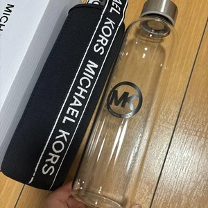 Michael Kors Botella de Agua y Estuche para Botellas Set Novedad Vidrio Vajilla - Imagen 1 de 1