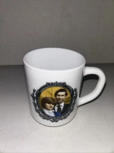 Tasse zum Gedenken an die Hochzeit von Charles und Diana 1981  - Bild 1 von 5