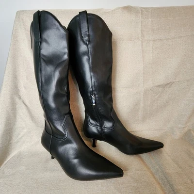 Botas Steven Steve Madden Britt pretas salto gatinho altura do joelho 8.5 Western Witchy - Imagem 1 de 4