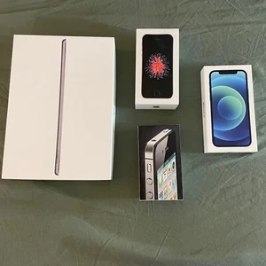 Lot 4 Empty Apple Boxes: iPad 9th Gen 64G, iPhone 12, iPhone SE 16G, iPhone 4 8G - Zdjęcie 1 z 4