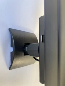 Soportes de montaje negros de acero para Bose Lifestyle 600 y altavoces envolventes 300 - Imagen 1 de 3