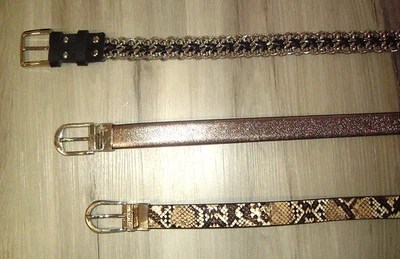 MICHAEL KORS REVERSABLE RATTLE SNAKE PRINT, METAL THRONGS, GLOSSY STAR PRINT NEW - Image 1 of 4