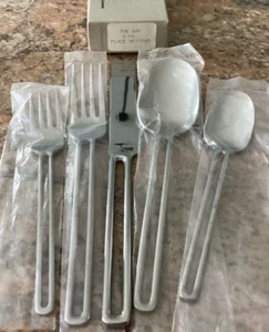 THE GAP Oxford Hall 5 Piece Place Setting (s) Korea Stainless Flatware Excellent - Picture 1 of 5