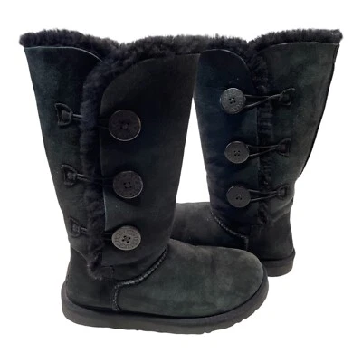 BOTA UGG 1016227 BAILEY BUTTON TRIPLET II NEGRA Mujer Talla 7     Foto 1 de 4