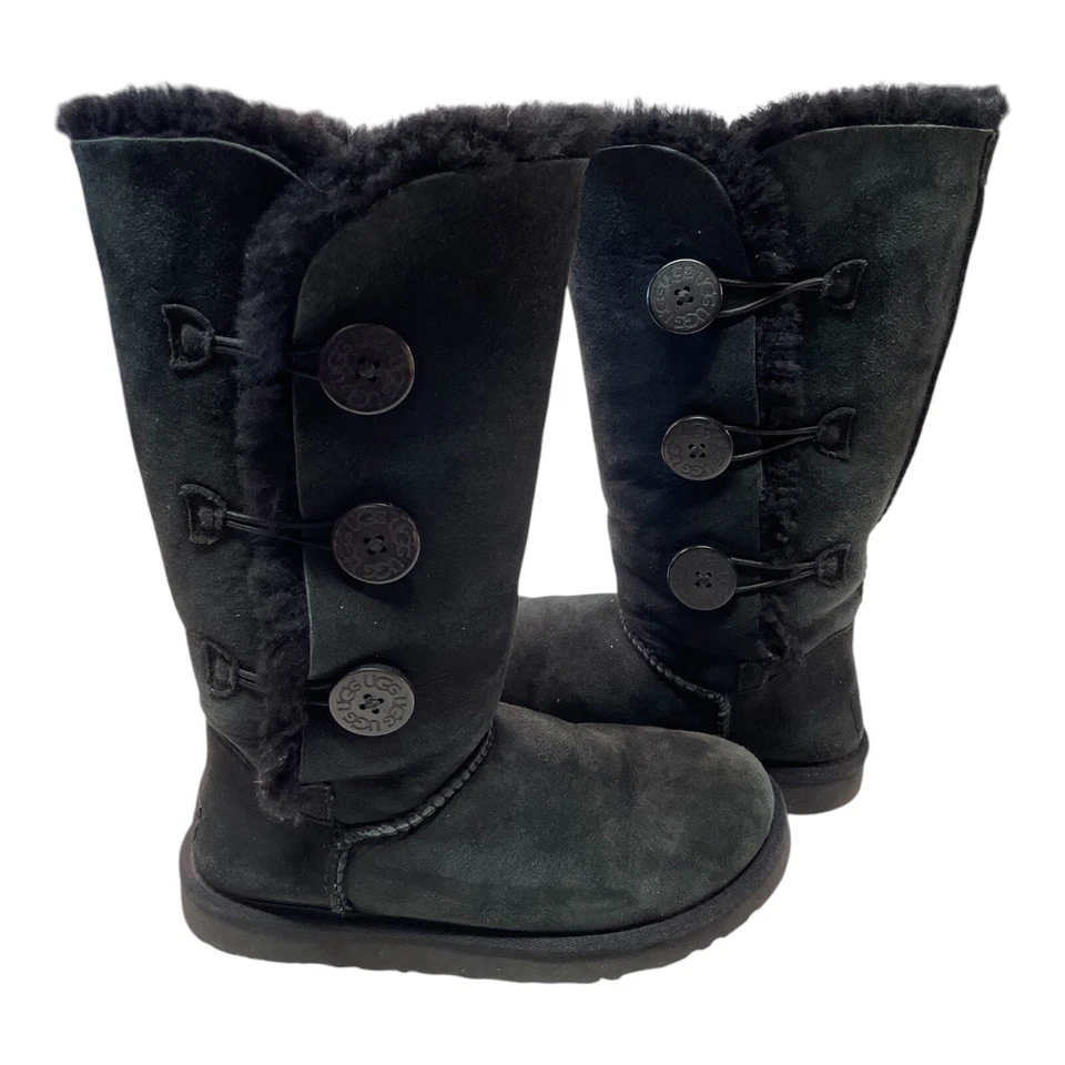 BOTA UGG 1016227 BAILEY BUTTON TRIPLET II NEGRA Mujer Talla 7     Foto 1 de 4