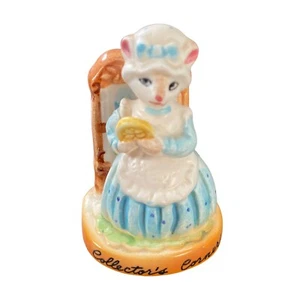Vintage Avon Small Treasures Collector's Corner Miniature Figurine Lady Mouse 2" - Picture 1 of 6