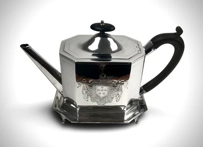 Tetera georgiana de plata maciza de ley y soporte 629 g Londres 1791 Armorial Foto 1 de 4