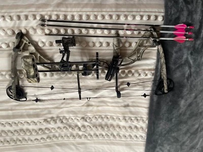 womens compound bow used - Image 1 of 4