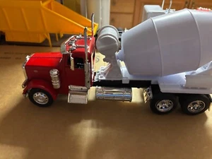 1/32 NEW RAY USED RED& WHITE PETE 379 CEMENT MIXER TRUCK, NO PACKAGING # B 344 - Picture 1 of 6