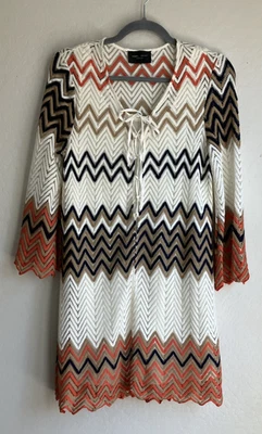 Vestido Romeo + Juliet Couture 3/4 Mangas Acampanadas ZigZag Boho Crochet Talla Mediana  Foto 1 de 4