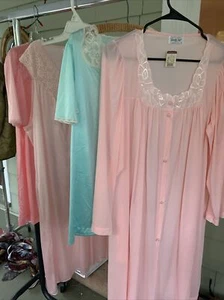 Vintage Lot 4 Medium Vanity Fair 2 Tops Blouse 1 Slip 1 Coverup (2 NOS) - Picture 1 of 23