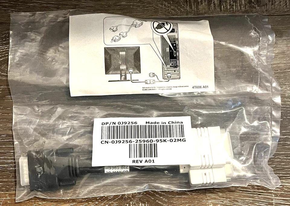 DMS 59 Pin to DUAL DVI-D Female Y Splitter - Short Cable - 1 PC to 2 Monitors - Image 1 of 4