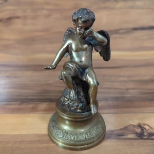 Ángel en pedestal ojos frotados latón vintage - Imagen 1 de 8