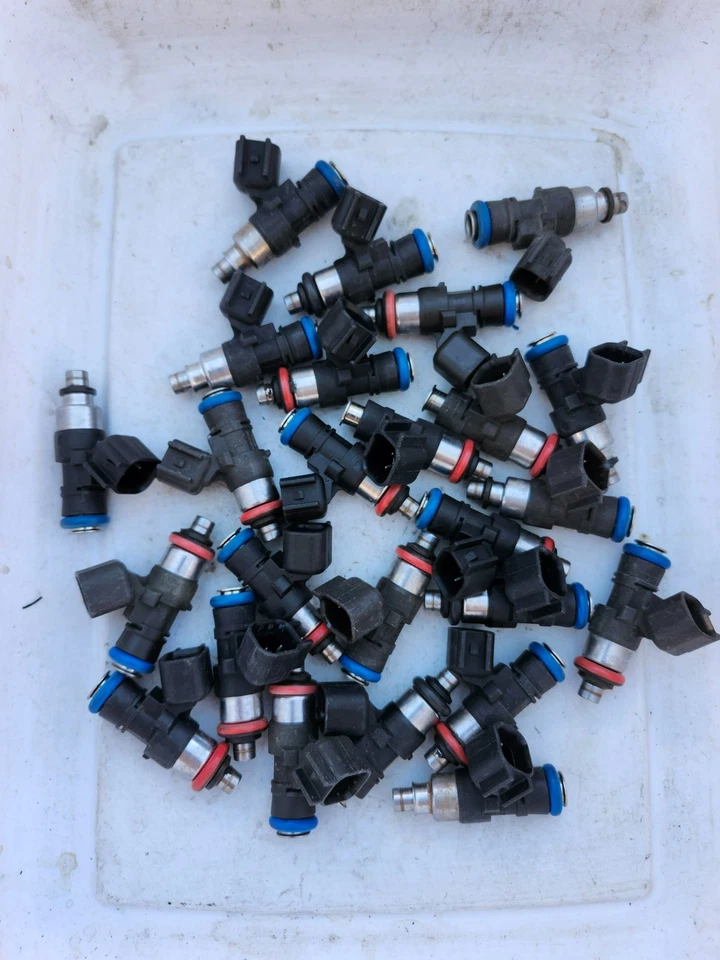 Lot of (25) Fuel Injector Cores for  Ford Edge, Flex, 2007-2012, and Mazda CX-9 Foto 1 de 1