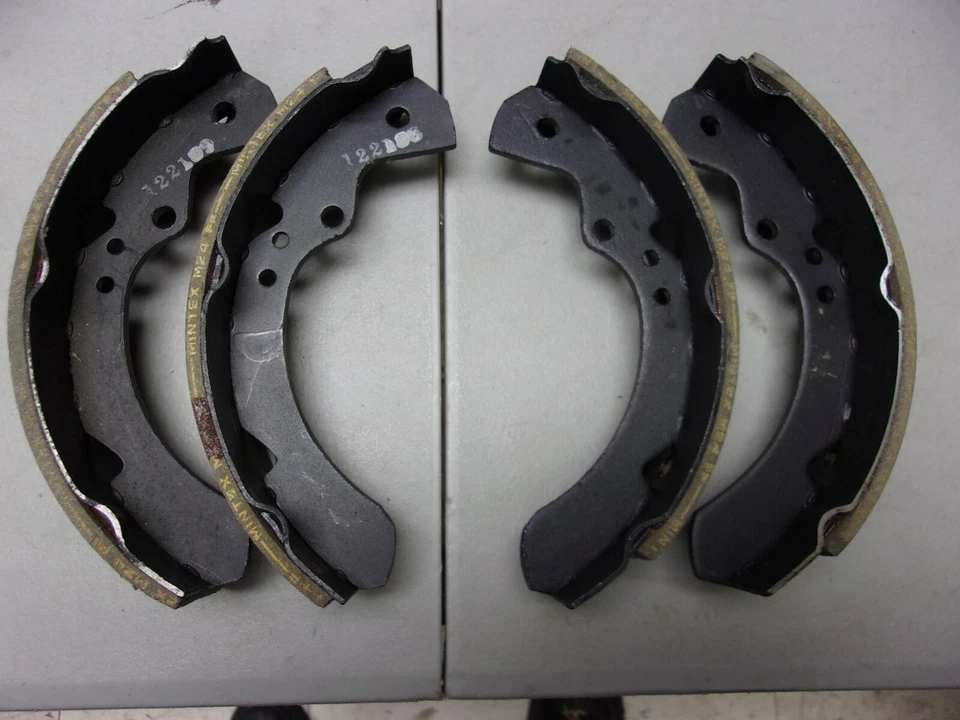 Zapatas de freno traseras Toyota Crown 1968-1972 9&1/16" x 2"    Foto 1 de 1