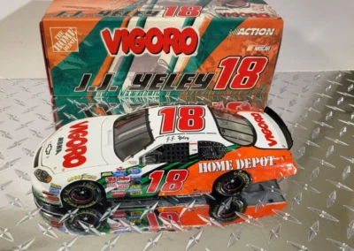JJ YELEY 2004 ACCIÓN #18 VIGORO CHEVY MONTE CARLO 1 de 2.400 NASCAR 1:24 Foto 1 de 4