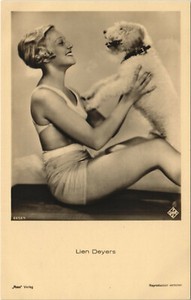 PC LINK DEYERS WITH HER DOG, MOVIE STAR, Vintage REAL PHOTO Postcard (b33148)