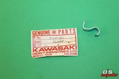 JUEGO DE ABRAZADERAS DE TAPA DISTRIBUIDOR KAWASAKI NOS CANTIDAD: 1 H1 H1A H1C OEM # 21149-001 Foto 1 de 4