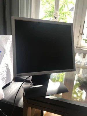 Flach Bildschirm  von BenQ mit 48 cm Diagonale 38 cm x 30 cm. Anschlußkabel 2 m - Bild 1 von 4