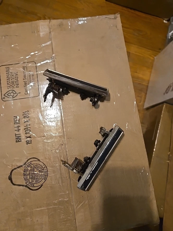 Olds Cutlass Supreme Salon Calais 442 1981-88 diestro+derecho manijas de puerta exteriores carrocería G Foto 1 de 4