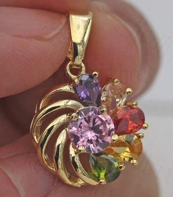 Collar colgante de molino de viento redondo y lágrima multicolor relleno de oro amarillo de 18 quilates con circonita cúbica Foto 1 de 4