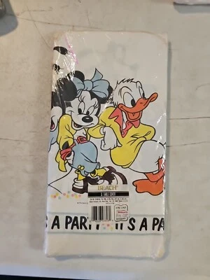 Новый из старых запасов винтажный бумажный настольный чехол Disney Mickey Mouse Friends Goofy Donald 54 дюйма x 96 дюймов - Изображение 1 из 4