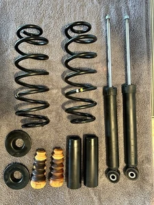 VW Golf 5 1.4 16v Dämpfer,Federn hinten links &rechts Hinterachse 1K0 513 029 PA - Bild 1 von 8