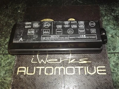 OEM 87-91 Toyota Camry LE Sedán compartimento del motor principal pequeña cubierta del panel de fusibles Foto 1 de 4