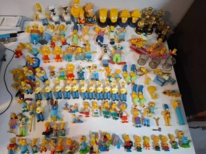 Lote a granel de 119 figuras de PVC y surtidas de Los Simpson - Imagen 1 de 13