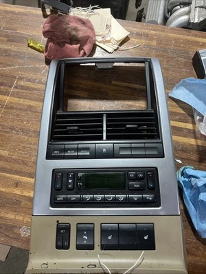 Bisel de radio/control climático Explorer Mountaineer 2006-2010 Foto 1 de 4